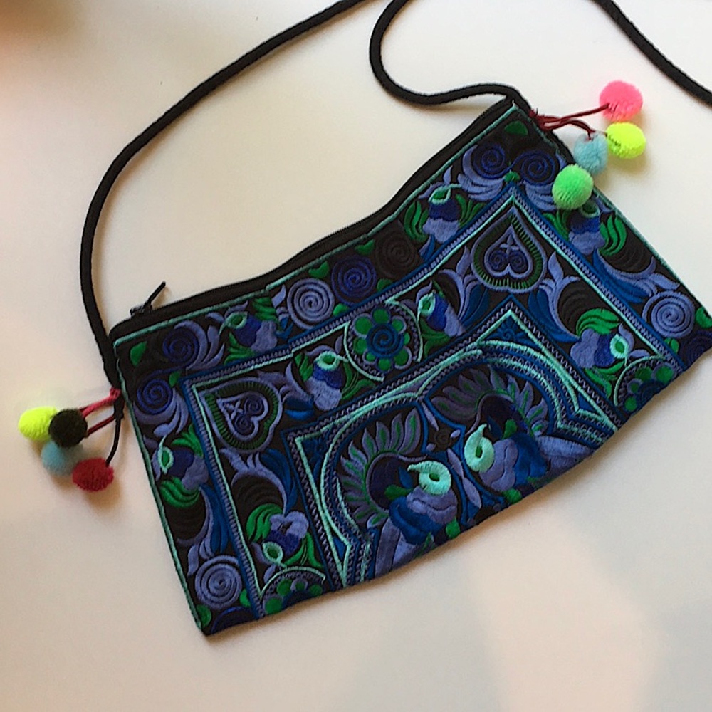 🦋 NWOT Blue and Black Embroidered Purse Handbag 🦋